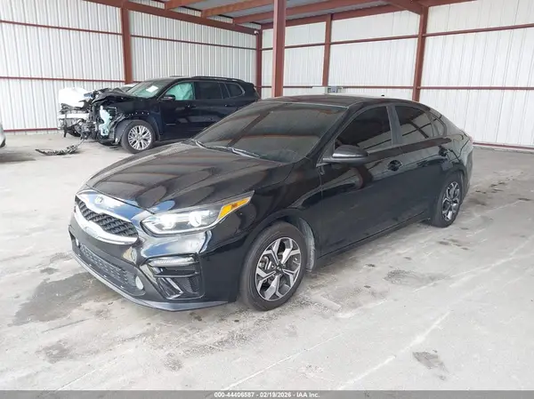 3KPF24AD8KE053648 2019 KIA FORTE - Image 2