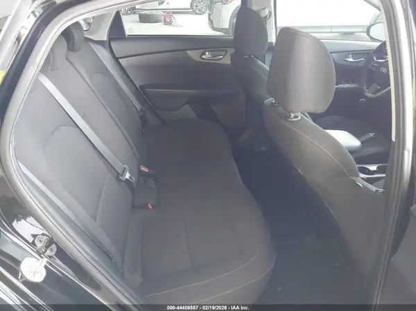 3KPF24AD8KE053648 2019 KIA FORTE - Image 8
