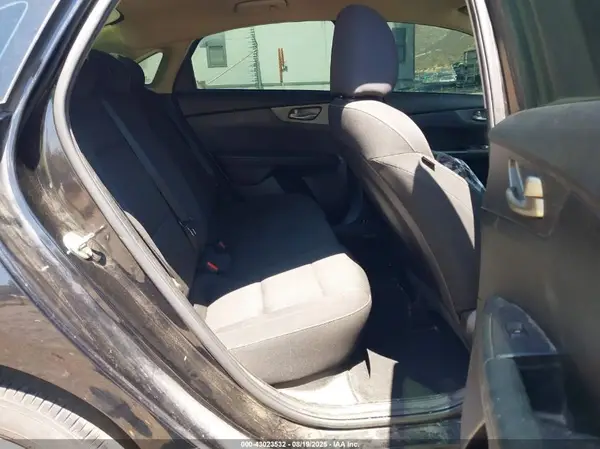 3KPF24AD8KE057005 2019 KIA FORTE - Image 8