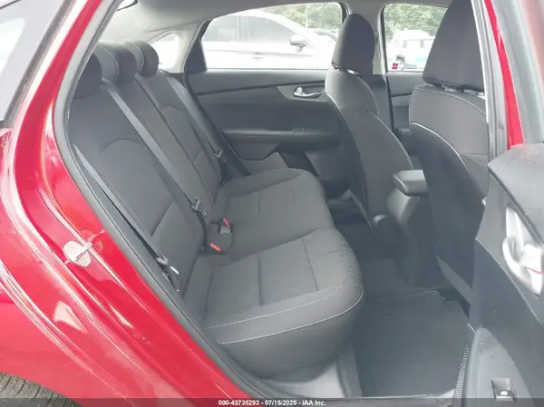 3KPF24AD8KE057196 2019 KIA FORTE - Image 8