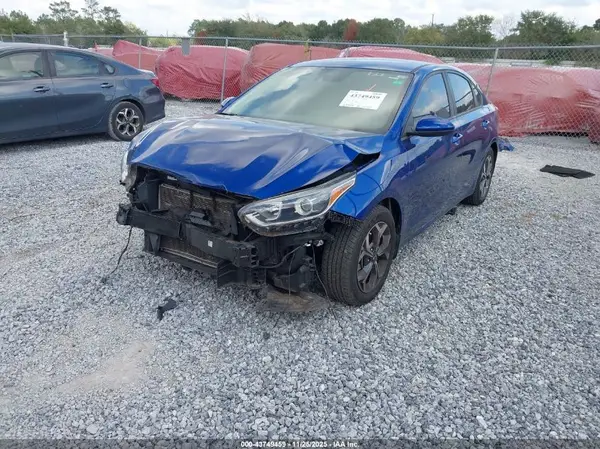 3KPF24AD8KE057831 2019 KIA FORTE - Image 2