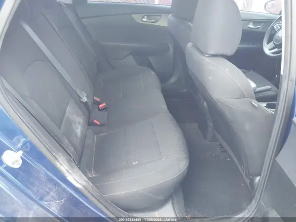 3KPF24AD8KE057831 2019 KIA FORTE - Image 8