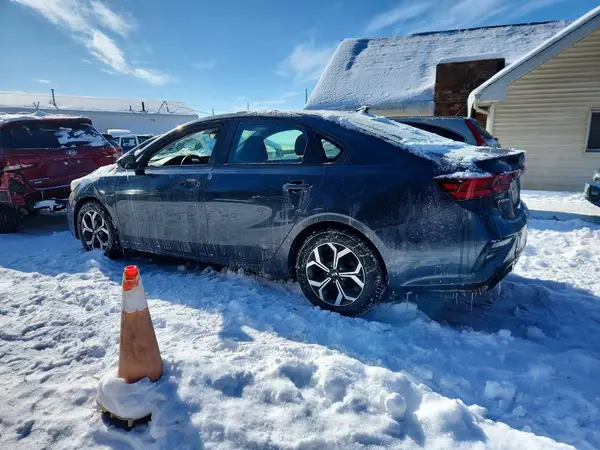 3KPF24AD8KE058445 2019 KIA FORTE - Image 2