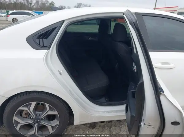 3KPF24AD8KE060115 2019 KIA FORTE - Image 8