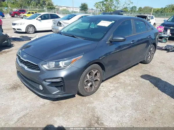 3KPF24AD8KE060132 2019 KIA FORTE - Image 2