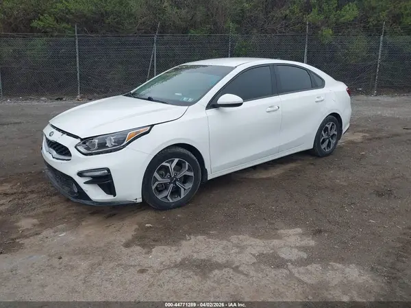 3KPF24AD8KE061104 2019 KIA FORTE - Image 2