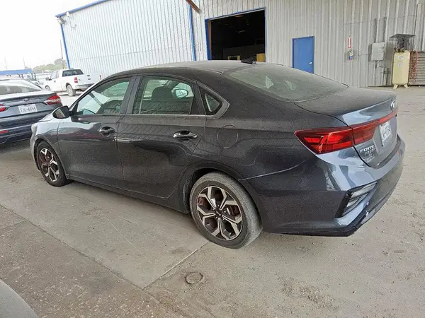 3KPF24AD8KE063127 2019 KIA FORTE - Image 2