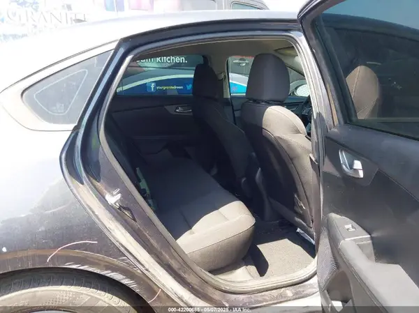 3KPF24AD8KE069591 2019 KIA FORTE - Image 8