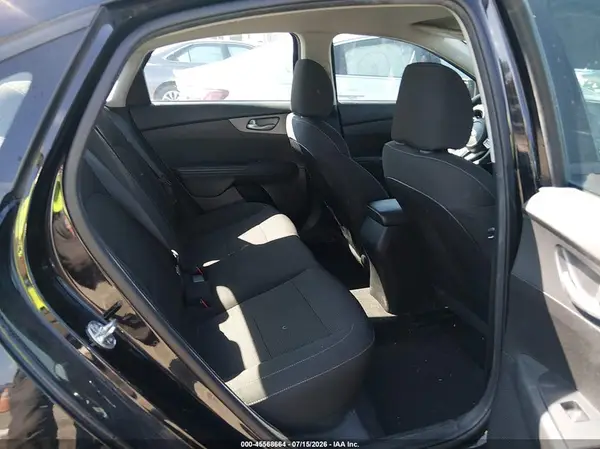 3KPF24AD8KE070241 2019 KIA FORTE - Image 8