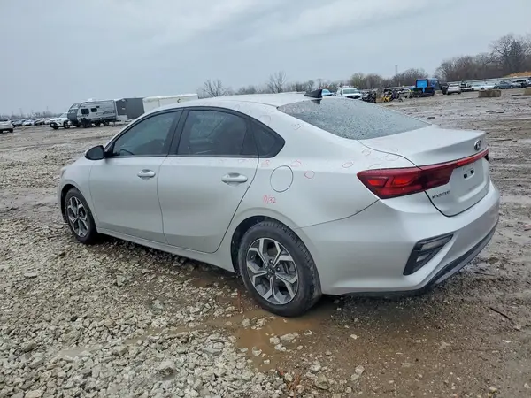 3KPF24AD8KE073141 2019 KIA FORTE - Image 2