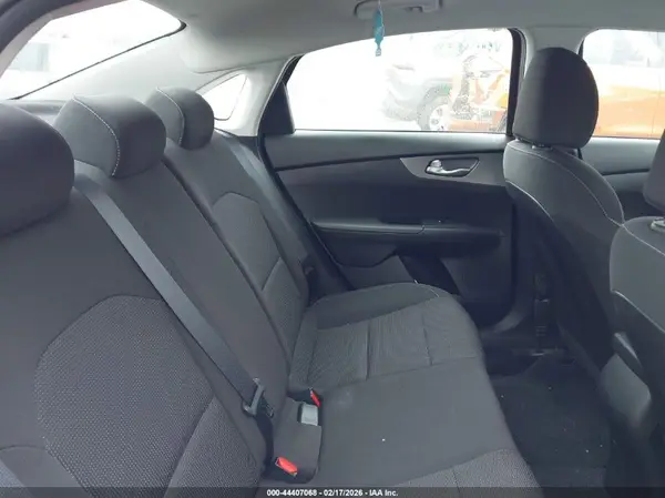 3KPF24AD8KE073172 2019 KIA FORTE - Image 8