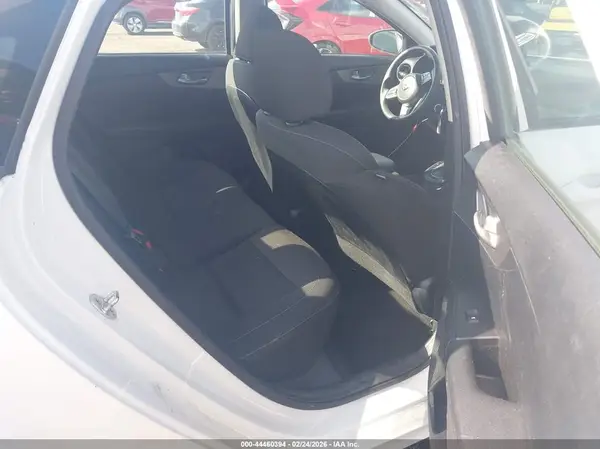 3KPF24AD8KE073804 2019 KIA FORTE - Image 8