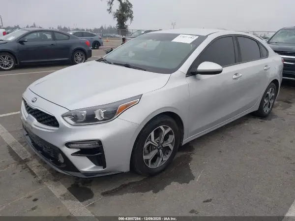 3KPF24AD8KE074936 2019 KIA FORTE - Image 2