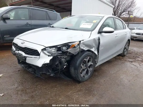 3KPF24AD8KE075892 2019 KIA FORTE - Image 2