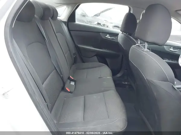 3KPF24AD8KE075892 2019 KIA FORTE - Image 8