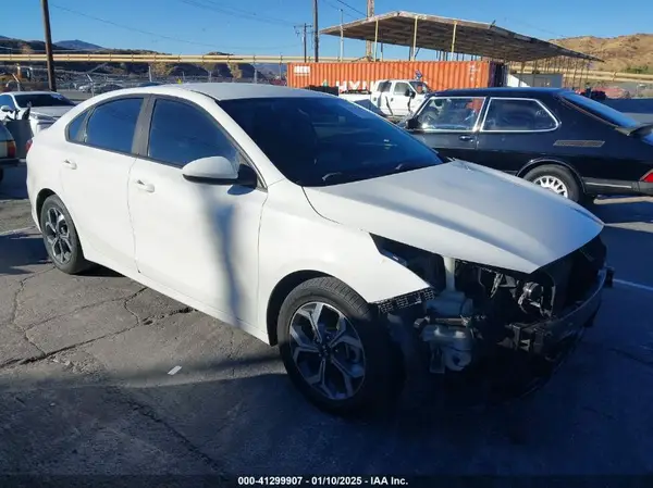 3KPF24AD8KE077223 2019 KIA FORTE - Image 1