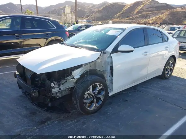 3KPF24AD8KE077223 2019 KIA FORTE - Image 2
