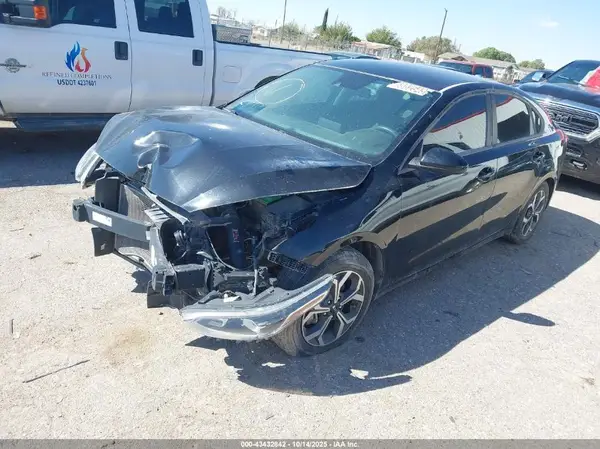 3KPF24AD8KE077271 2019 KIA FORTE - Image 2
