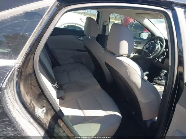 3KPF24AD8KE077271 2019 KIA FORTE - Image 8