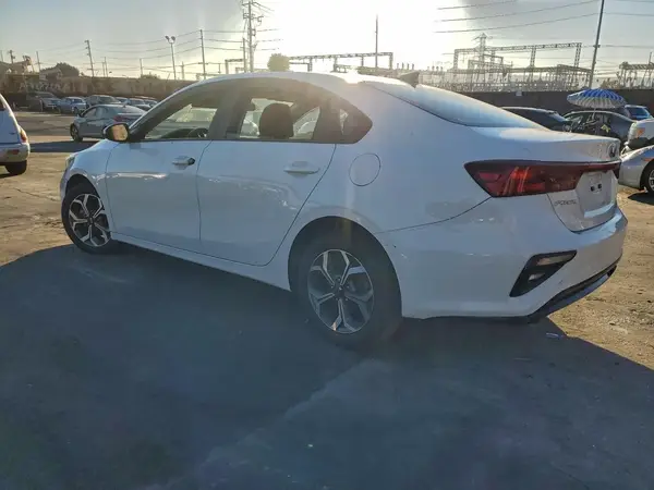 3KPF24AD8KE077612 2019 KIA FORTE - Image 2