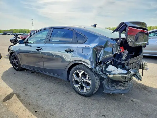 3KPF24AD8KE077965 2019 KIA FORTE - Image 2