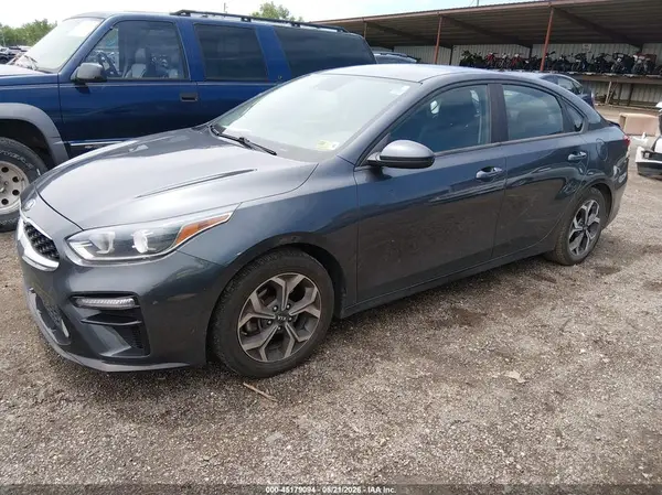 3KPF24AD8KE078520 2019 KIA FORTE - Image 2