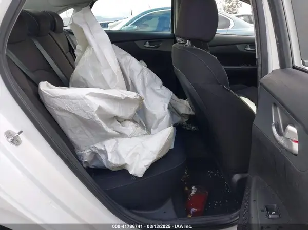 3KPF24AD8KE080266 2019 KIA FORTE - Image 8