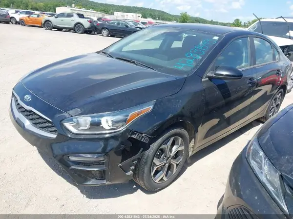 3KPF24AD8KE082521 2019 KIA FORTE - Image 2