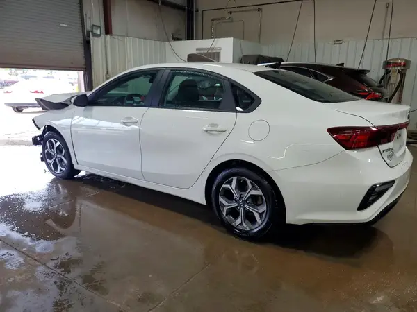 3KPF24AD8KE082728 2019 KIA FORTE - Image 2