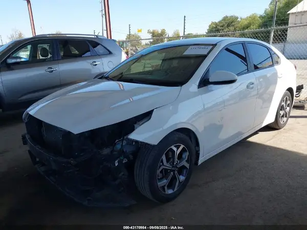 3KPF24AD8KE083622 2019 KIA FORTE - Image 2