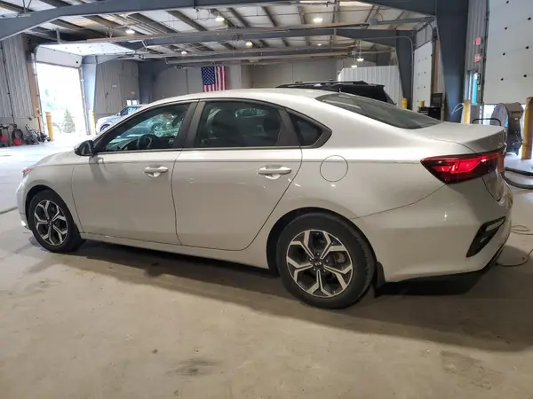 3KPF24AD8KE085550 2019 KIA FORTE - Image 2