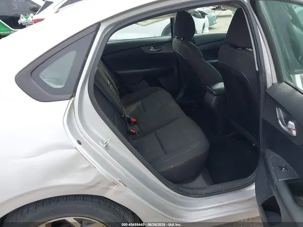 3KPF24AD8KE086620 2019 KIA FORTE - Image 8