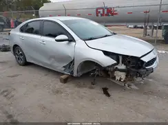 3KPF24AD8KE090263 2019 KIA FORTE