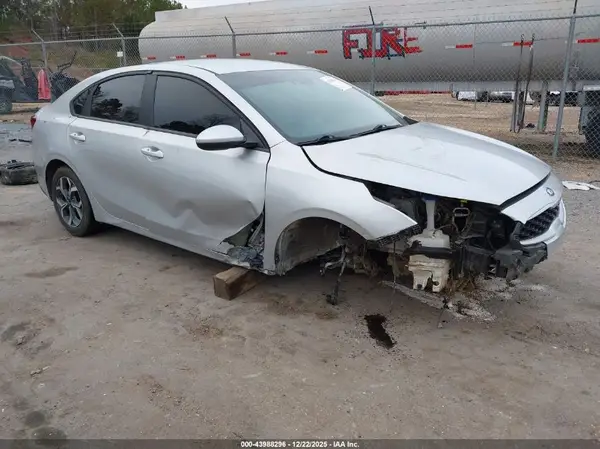 3KPF24AD8KE090263 2019 KIA FORTE - Image 1
