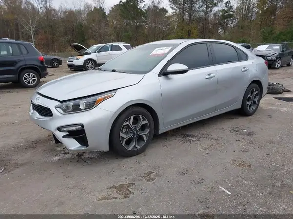 3KPF24AD8KE090263 2019 KIA FORTE - Image 2