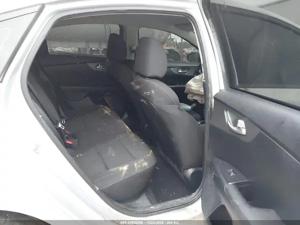 3KPF24AD8KE090263 2019 KIA FORTE - Image 8
