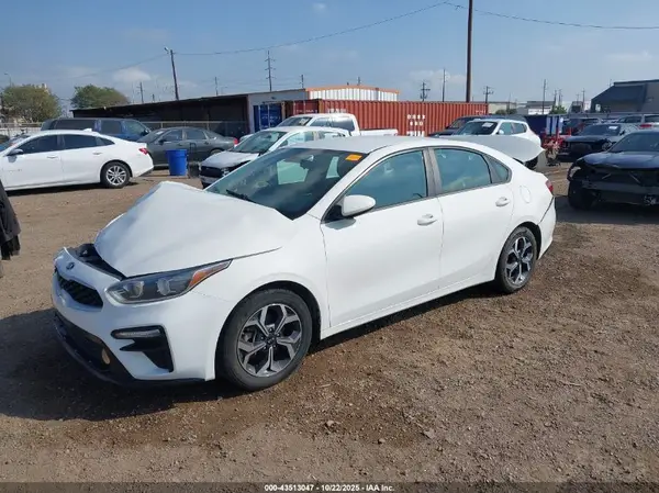 3KPF24AD8KE090506 2019 KIA FORTE - Image 2