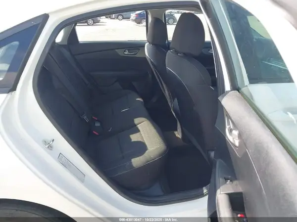 3KPF24AD8KE090506 2019 KIA FORTE - Image 8