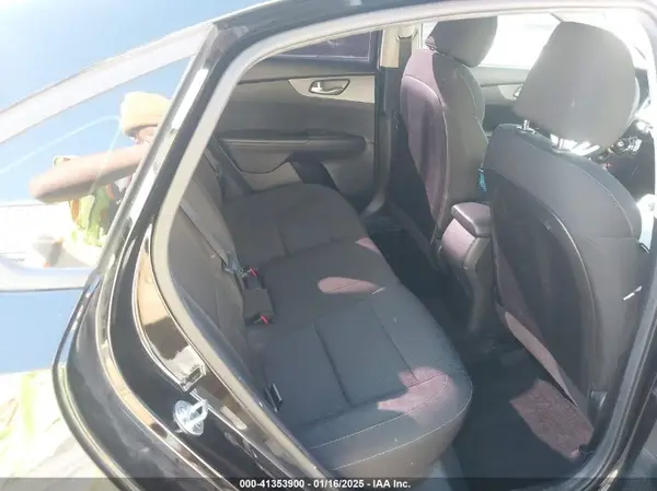 3KPF24AD8KE091610 2019 KIA FORTE - Image 8
