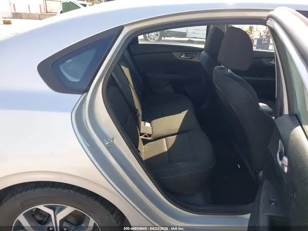 3KPF24AD8KE091879 2019 KIA FORTE - Image 8
