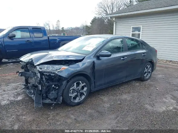 3KPF24AD8KE093566 2019 KIA FORTE - Image 2