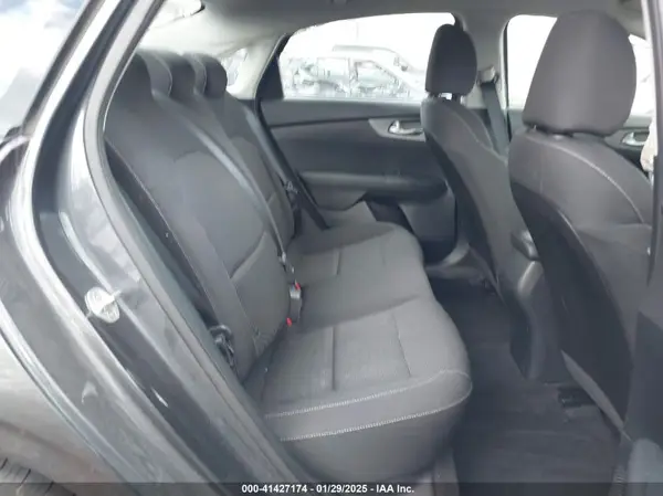 3KPF24AD8KE093566 2019 KIA FORTE - Image 8