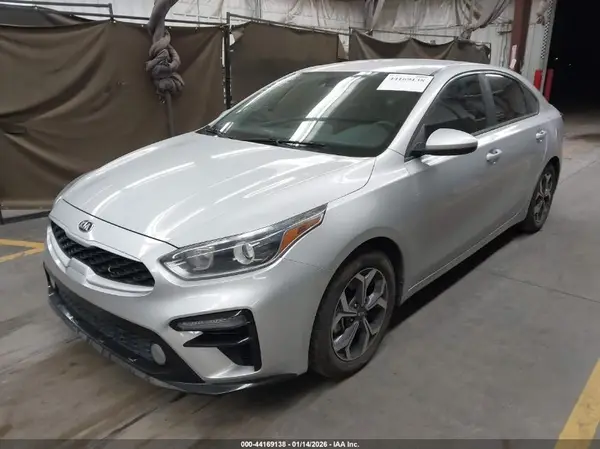 3KPF24AD8KE093812 2019 KIA FORTE - Image 2