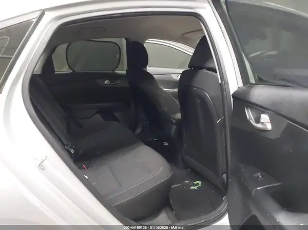 3KPF24AD8KE093812 2019 KIA FORTE - Image 8