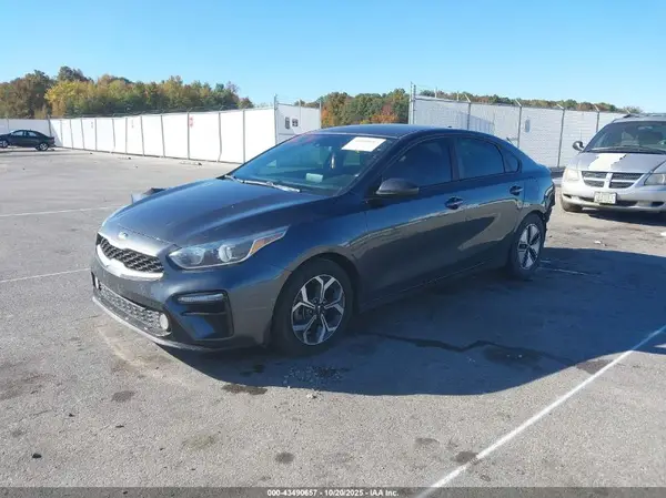 3KPF24AD8KE094457 2019 KIA FORTE - Image 2