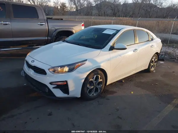 3KPF24AD8KE096404 2019 KIA FORTE - Image 2
