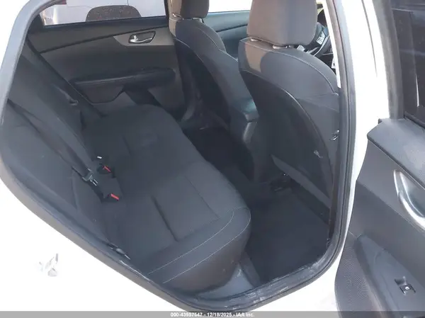 3KPF24AD8KE096404 2019 KIA FORTE - Image 8