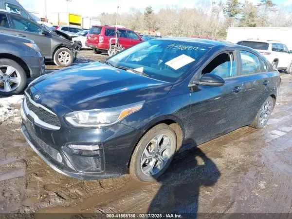 3KPF24AD8KE102623 2019 KIA FORTE - Image 2