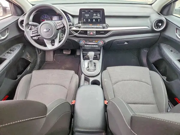 3KPF24AD8KE103206 2019 KIA FORTE - Image 8