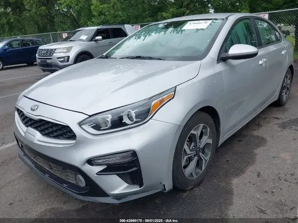 3KPF24AD8KE103464 2019 KIA FORTE - Image 2
